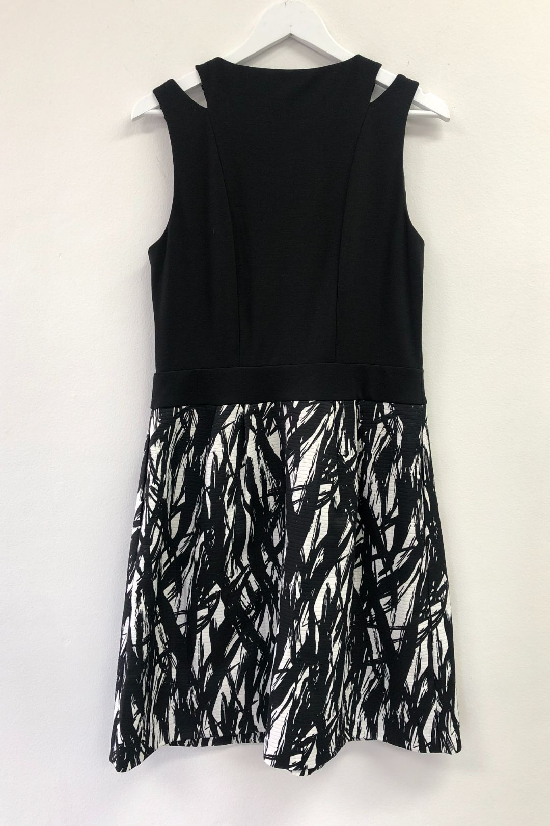 Cue in the City - Black and White Front Zip Dress