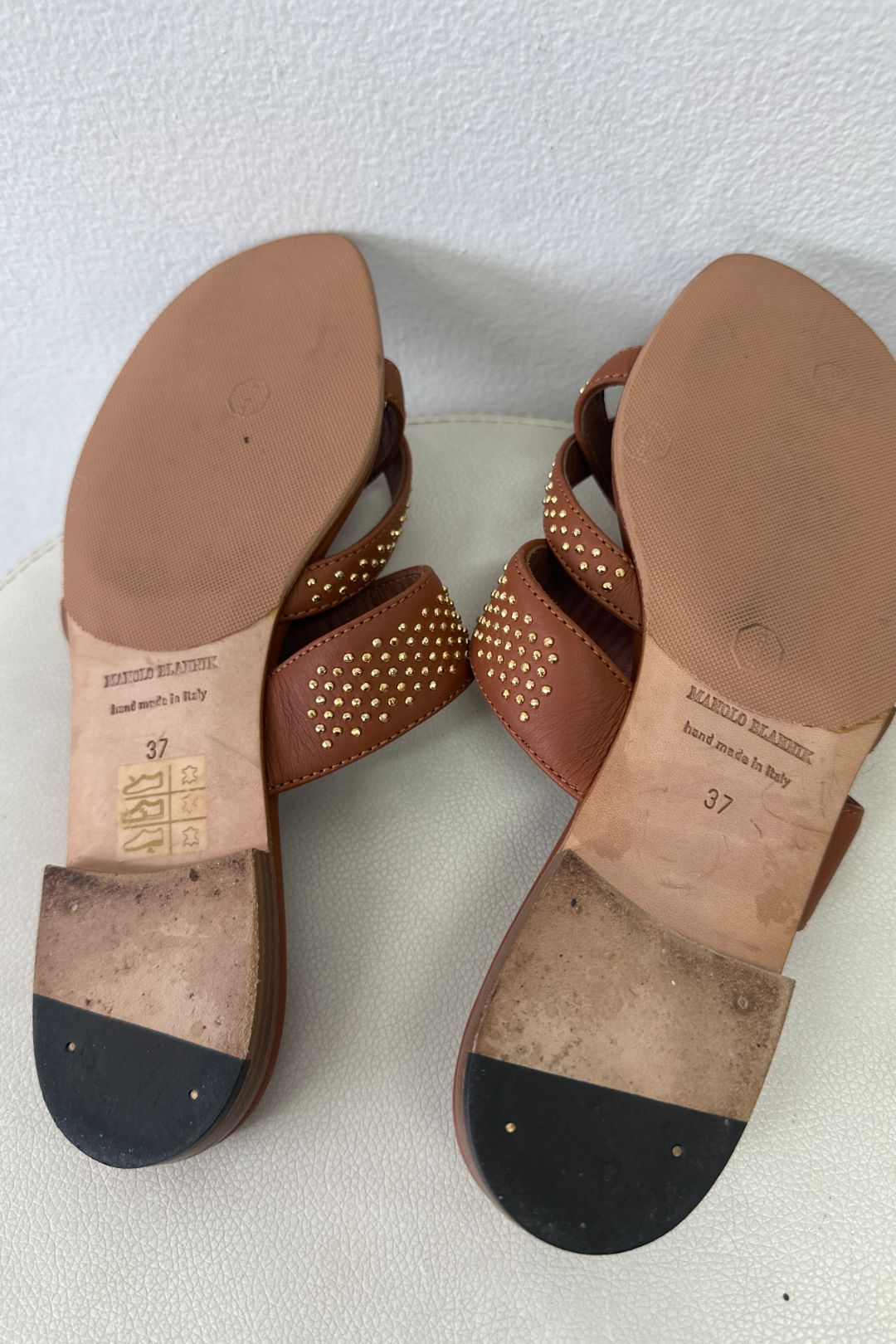 Manolo Blahnik Flat Strappy Sandals in Brown