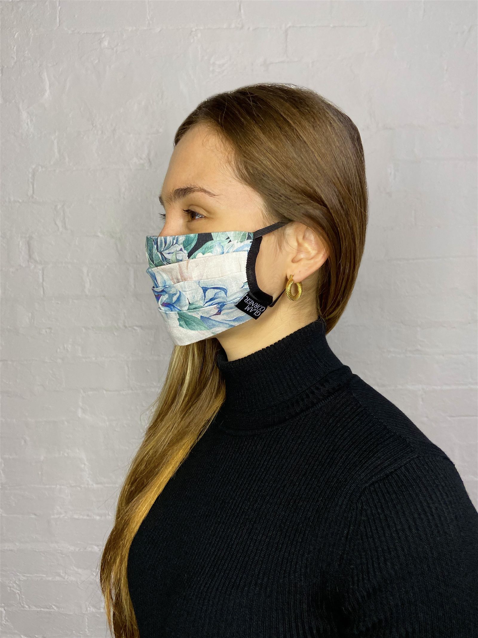 GlamCorner-Three-Layered-Fabric-Face-Masks-Fantasia-Floral-Model
