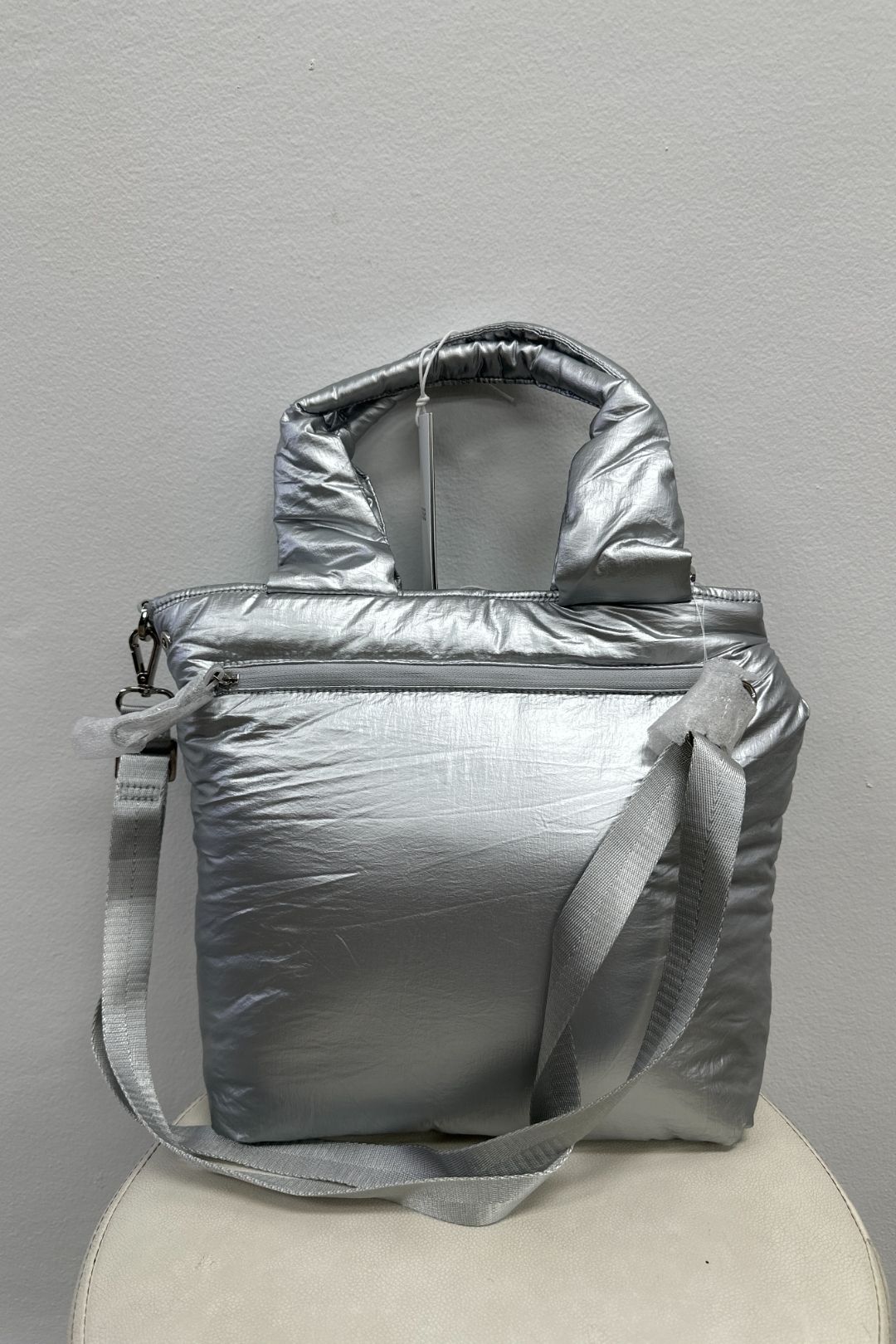 Caraa Puffy Alto Bag in Metallic Silver