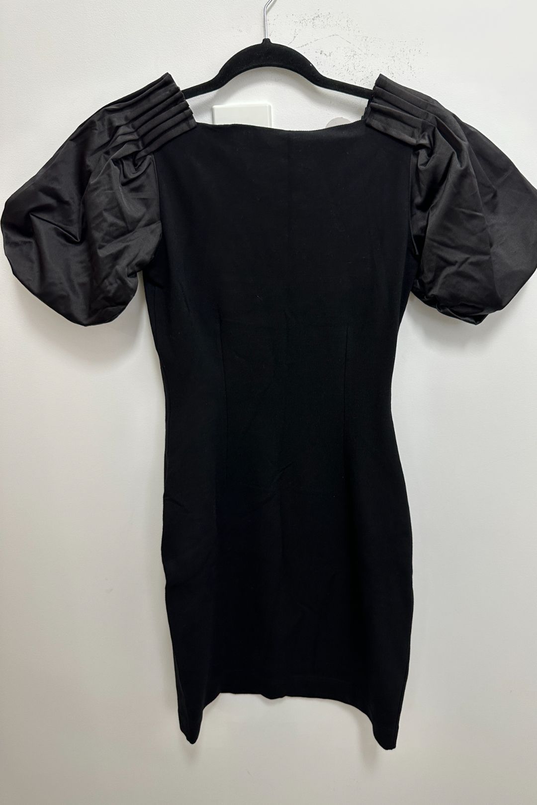 Review - Black Puff Sleeve Dress