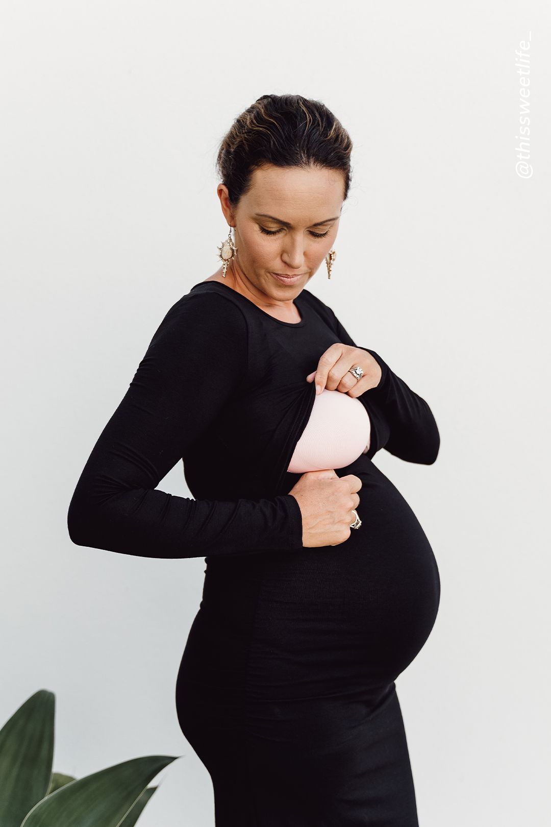 Soon-maternity-honor-long-sleeve-feeding-dress-thissweetlife-maternity-closeup