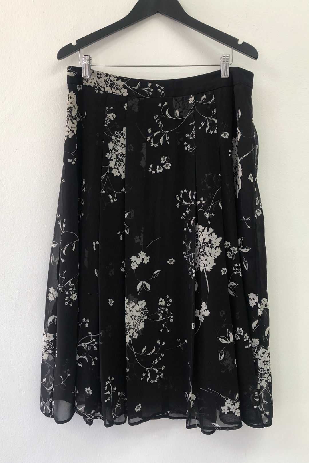 Buy Black and White Floral Skirt | Veronika Maine | GlamCorner